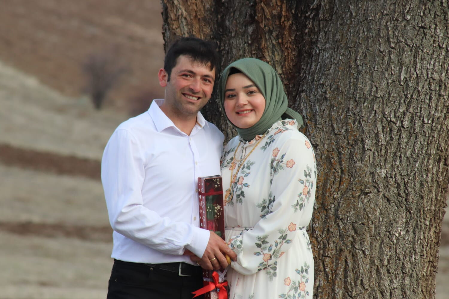 Çiftçi damattan ilginç evlilik teklifi! Traktörle tarlaya yazdı, 'evet'i kaptı Çiftçi damattan ilginç evlilik teklifi! Traktörle tarlaya yazdı, 'evet'i kaptı - 2. Resim