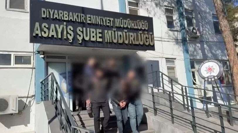 Depremde ağır hasar alan araçlar üzerinden milyonluk vurgun Depremde ağır hasar alan araçlar üzerinden milyonluk vurgun - 2. Resim