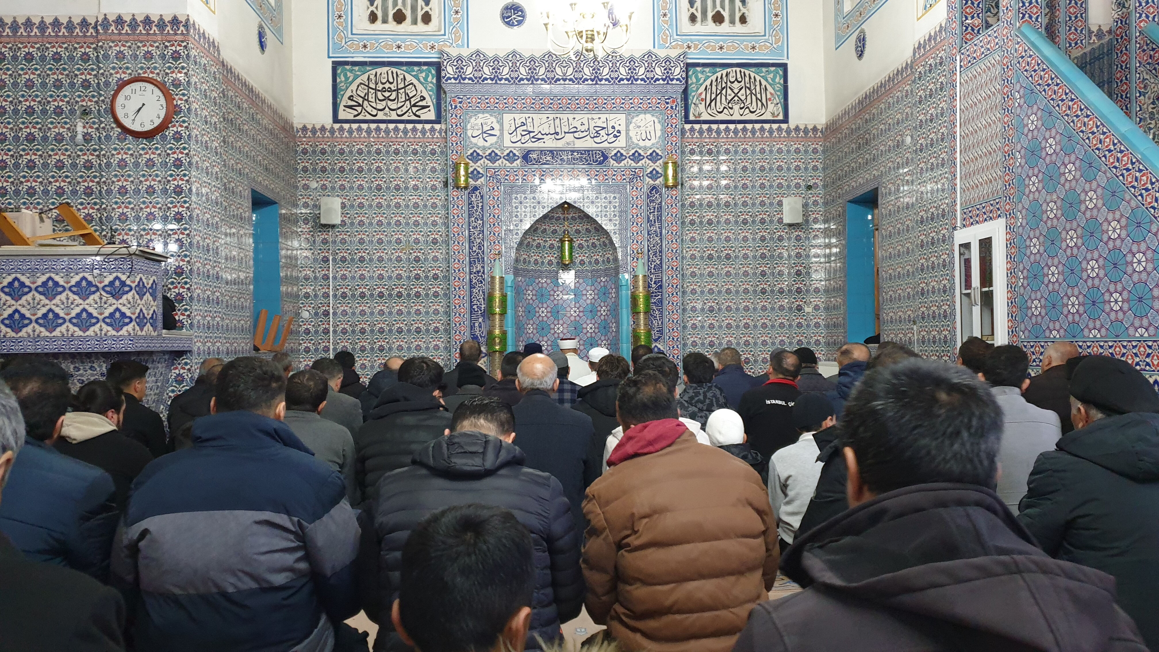 Hoş geldin Ya Şehr-i Ramazan... Ramazan coşkusu ilk teravih ile başladı Hoş geldin Ya Şehr-i Ramazan... Ramazan coşkusu ilk teravih ile başladı - 1. Resim