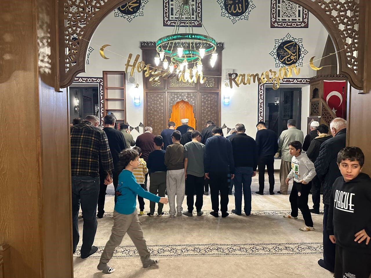 Hoş geldin Ya Şehr-i Ramazan... Ramazan coşkusu ilk teravih ile başladı Hoş geldin Ya Şehr-i Ramazan... Ramazan coşkusu ilk teravih ile başladı - 3. Resim