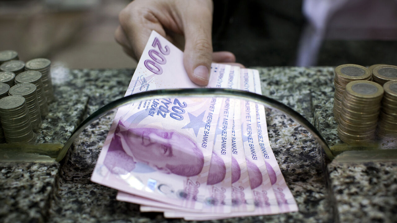 1.6 milyon kişinin bankadaki parası yandı! Yüz milyonlarca lira TMSF'ye aktarıldı 1.6 milyon kişinin bankadaki parası yandı! Yüz milyonlarca lira TMSF'ye aktarıldı - 1. Resim