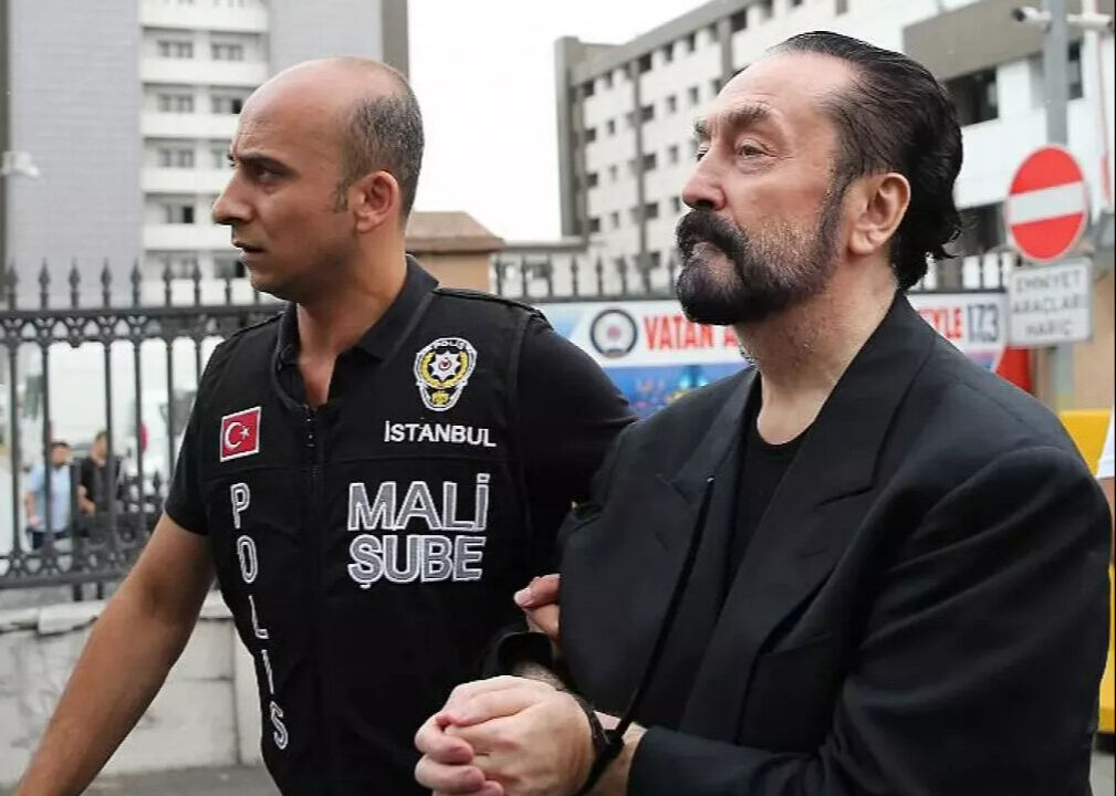 Adnan Oktar davasında yeni gelişme! 3 suçtan beraat etti - 1. Resim