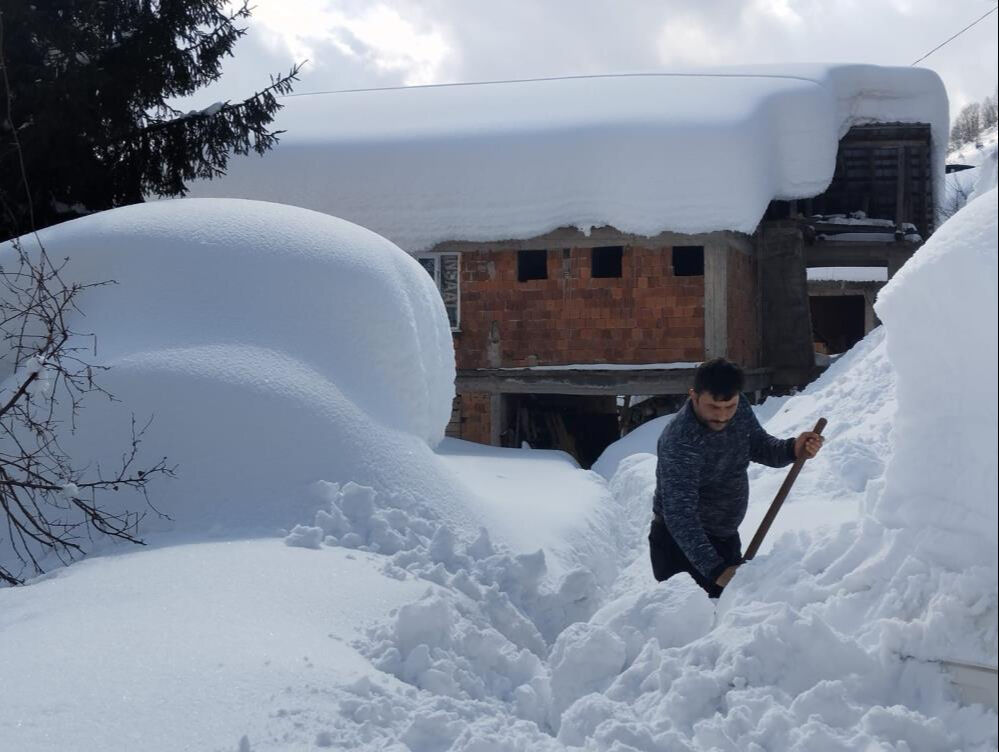 Artvin'de insanlar park ettiği arabalarını bulamadı! - 2. Resim
