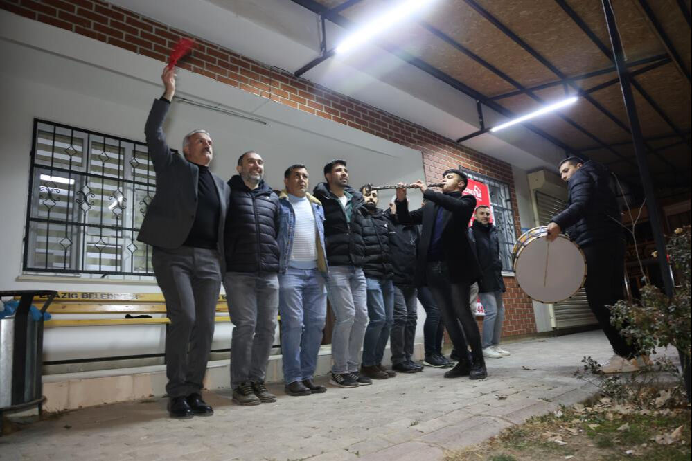 Elazığlılar geleneği bozmadı! İlk sahur coşku ile karşılandı - 2. Resim