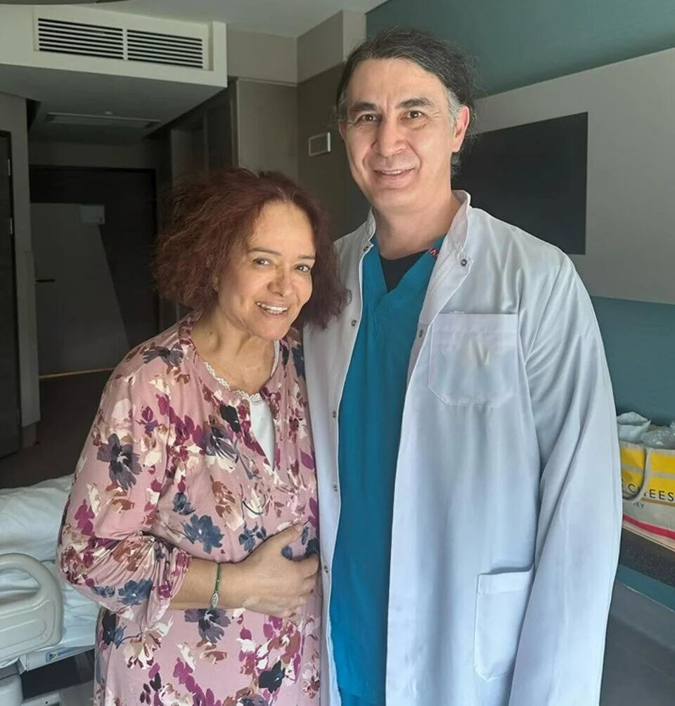 Eşiyle kaza geçirmişti! Müjde Ar taburcu oldu: İşte ünlü sanatçının son hali Eşiyle kaza geçirmişti! Müjde Ar taburcu oldu: İşte ünlü sanatçının son hali - 1. Resim