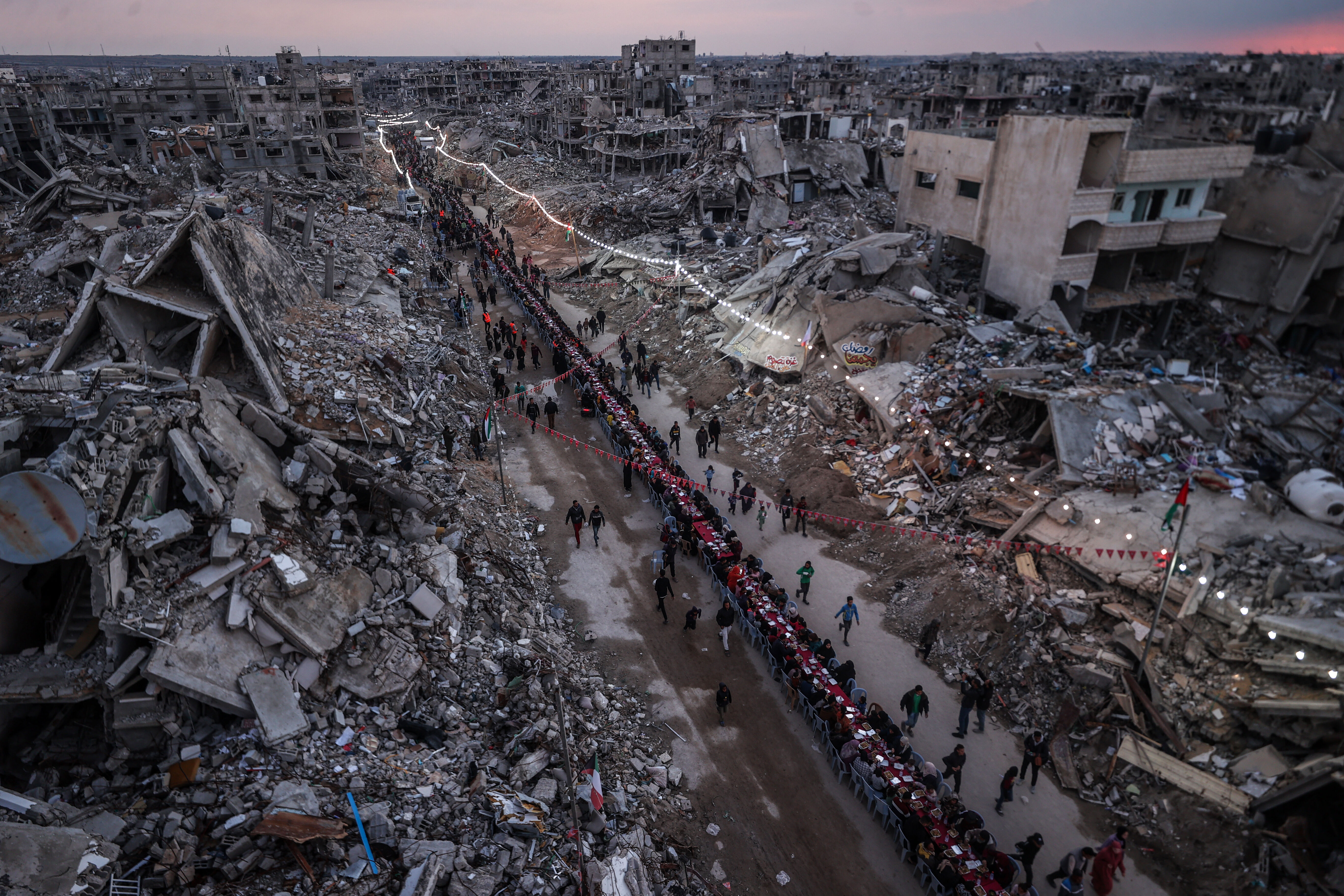 Gazze'de buruk Ramazan! Filistinliler yıkım ve enkaz arasında oruçlarını açtı - 1. Resim