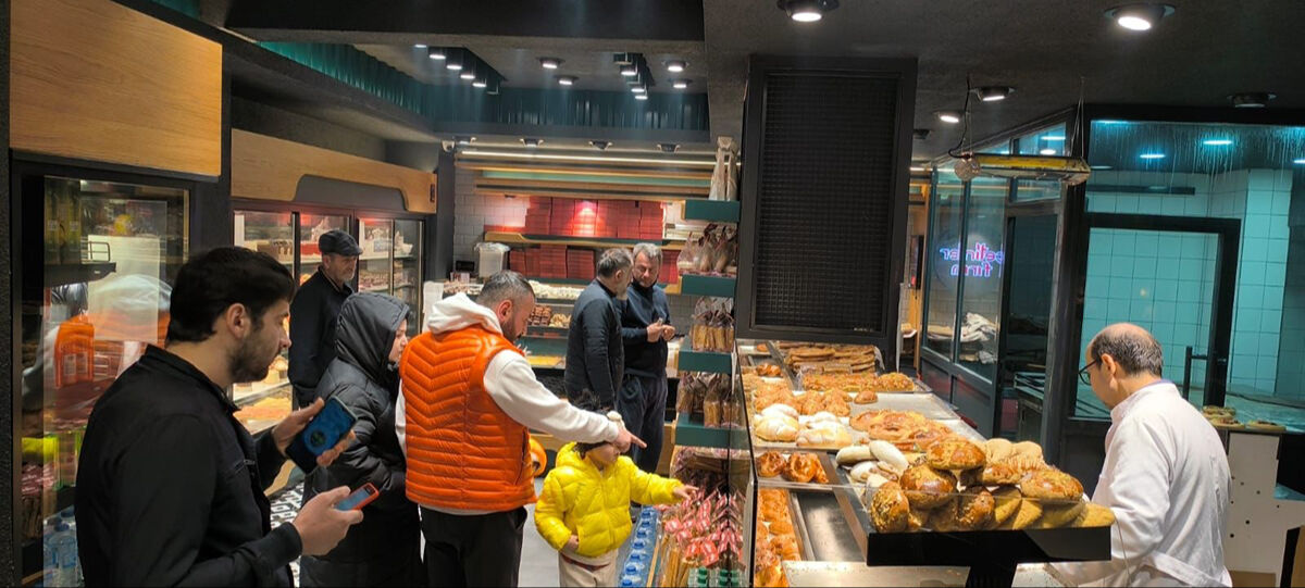 İlk sahur heyecanı! Ramazanın ilk gecesinden dikkat çeken manzaralar İlk sahur heyecanı! Ramazanın ilk gecesinden dikkat çeken manzaralar - 1. Resim