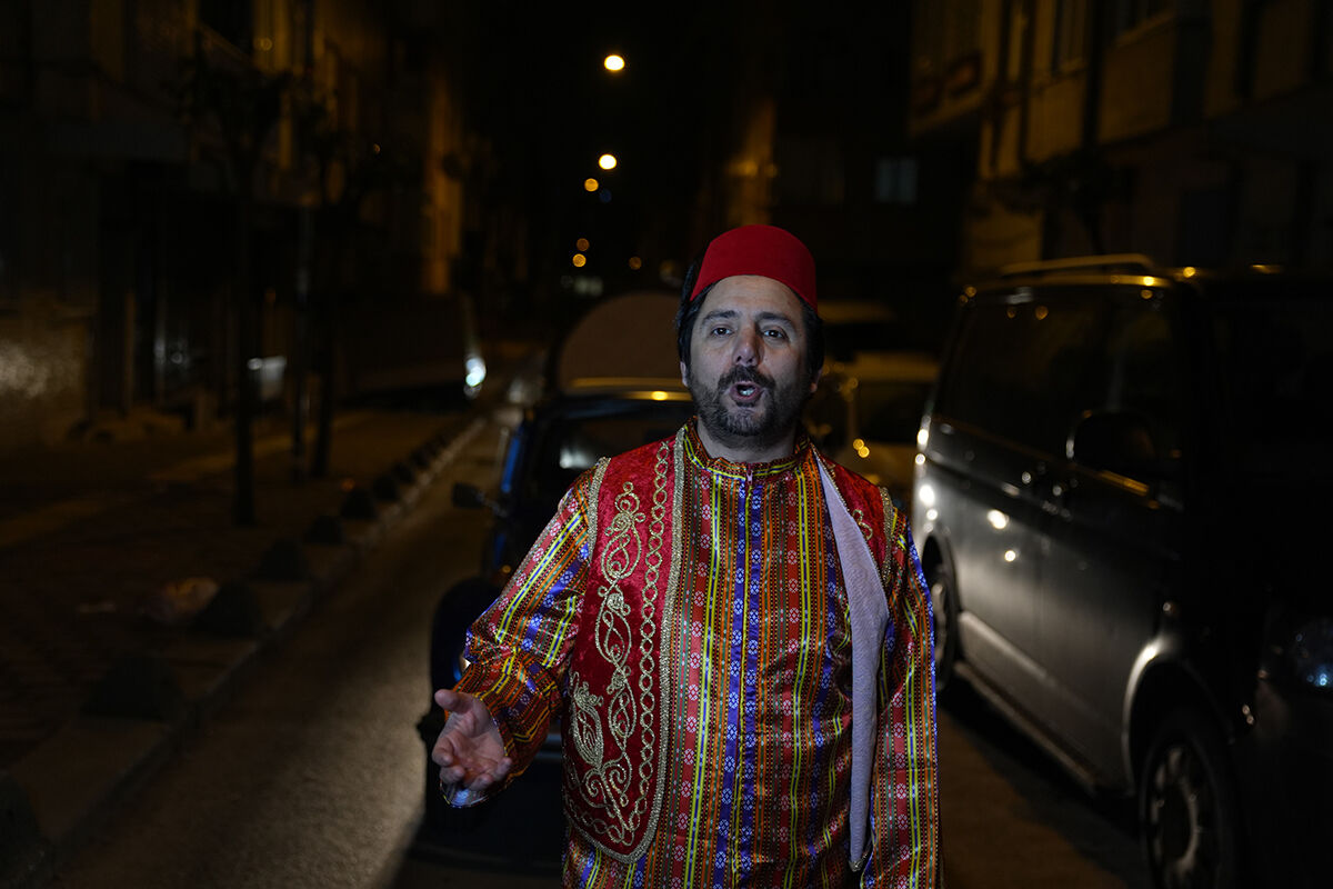 İlk sahur heyecanı! Ramazanın ilk gecesinden dikkat çeken manzaralar İlk sahur heyecanı! Ramazanın ilk gecesinden dikkat çeken manzaralar - 10. Resim