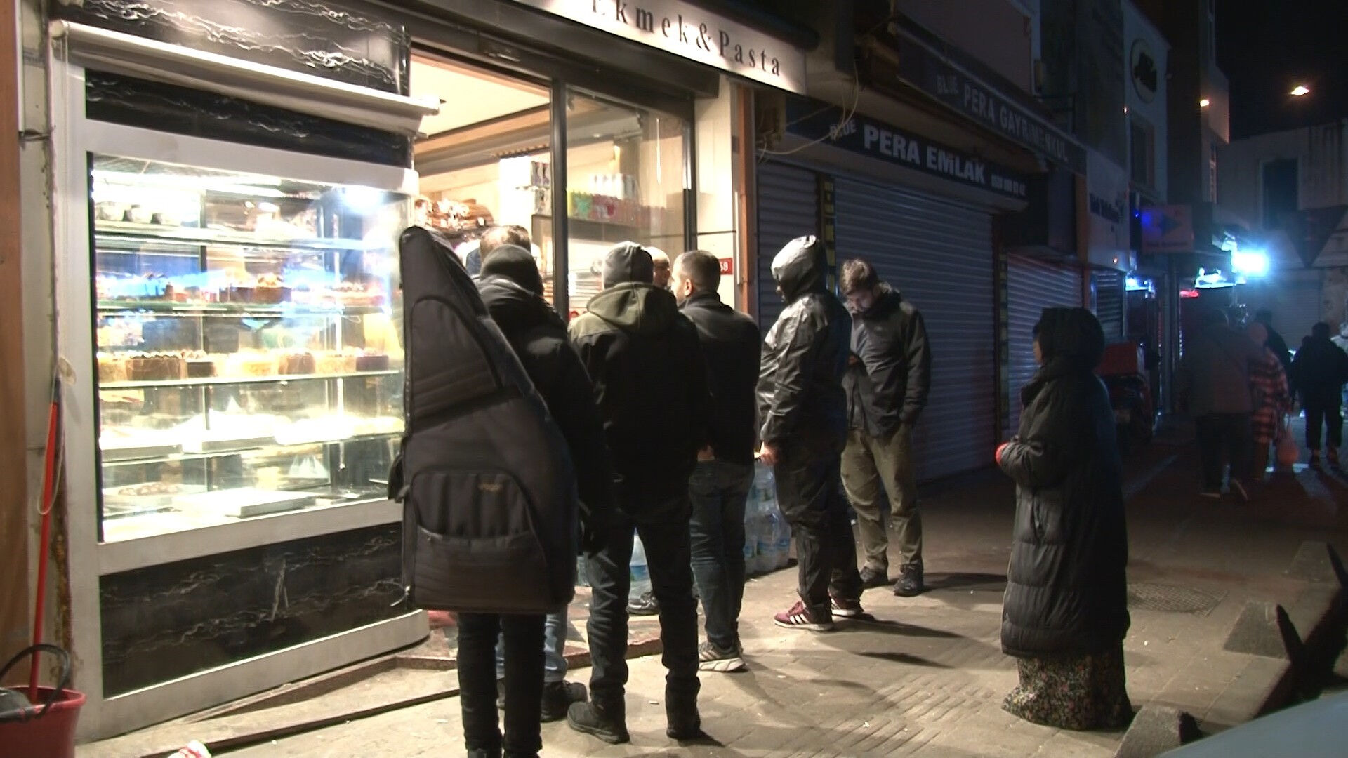 İlk sahur heyecanı! Ramazanın ilk gecesinden dikkat çeken manzaralar İlk sahur heyecanı! Ramazanın ilk gecesinden dikkat çeken manzaralar - 8. Resim