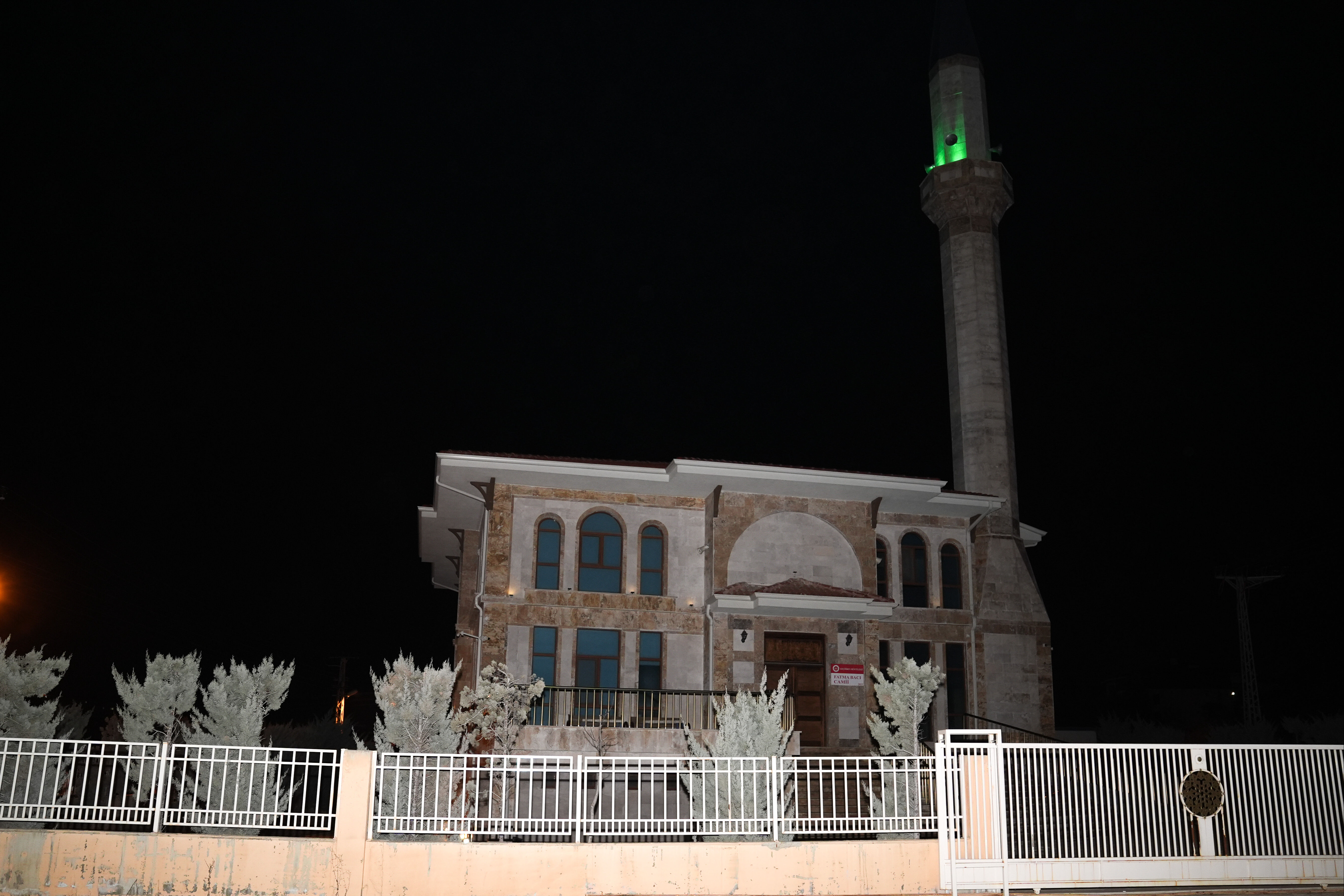 Ankara'da teravih namazı sırasında gaz sızıntısı! Cami cemaatinden 16 kişi hastanelik oldu Ankara'da teravih namazı sırasında gaz sızıntısı! Cami cemaatinden 16 kişi hastanelik oldu - 1. Resim