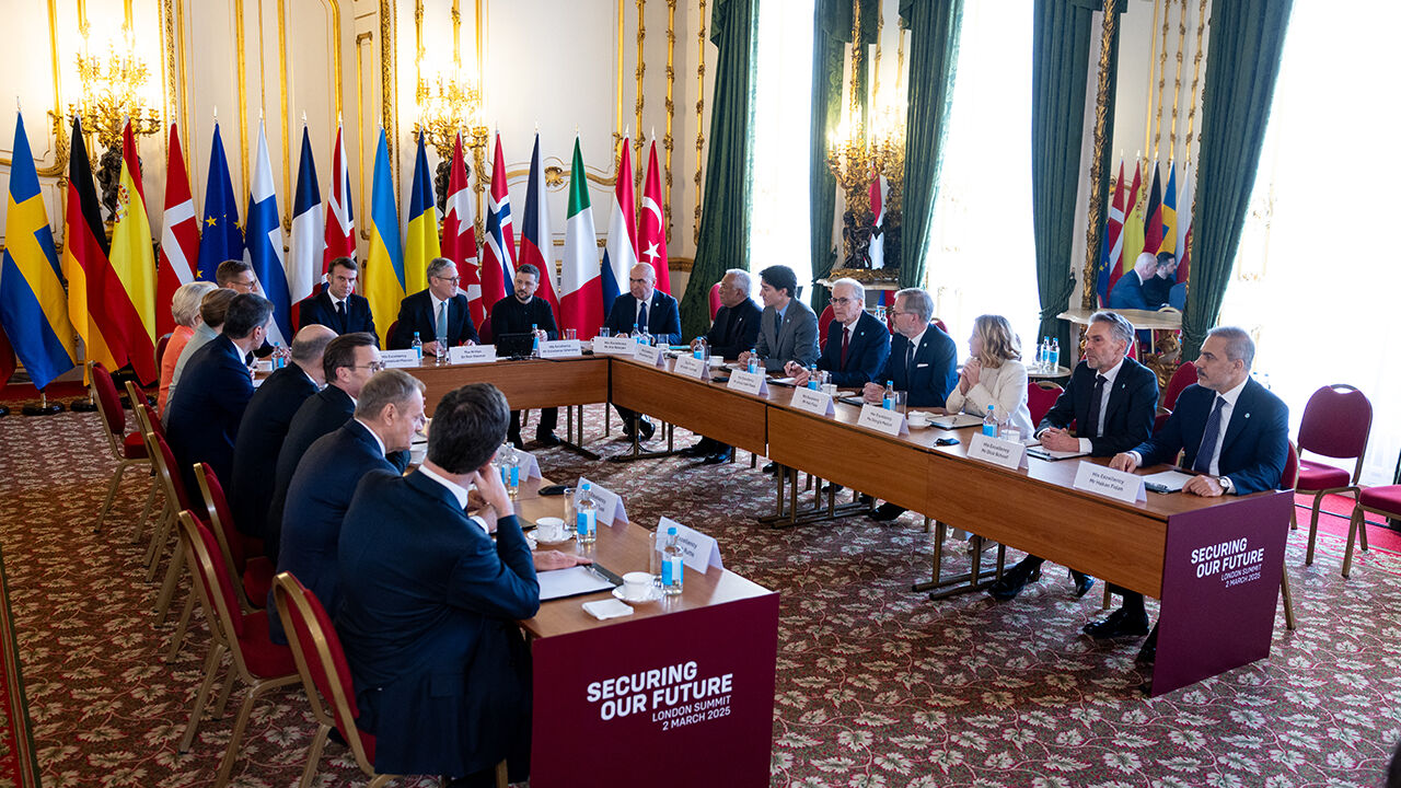 Ukrayna barışı için toplandılar! Liderler zirvesinde tarihi anlar: Koalisyon kurulacağı açıklandı, AB silahlanacak CANLI | Ukrayna barışı için toplandılar! Londra'da liderler zirvesi başladı: Bakan Fidan sahnede... - 1. Resim