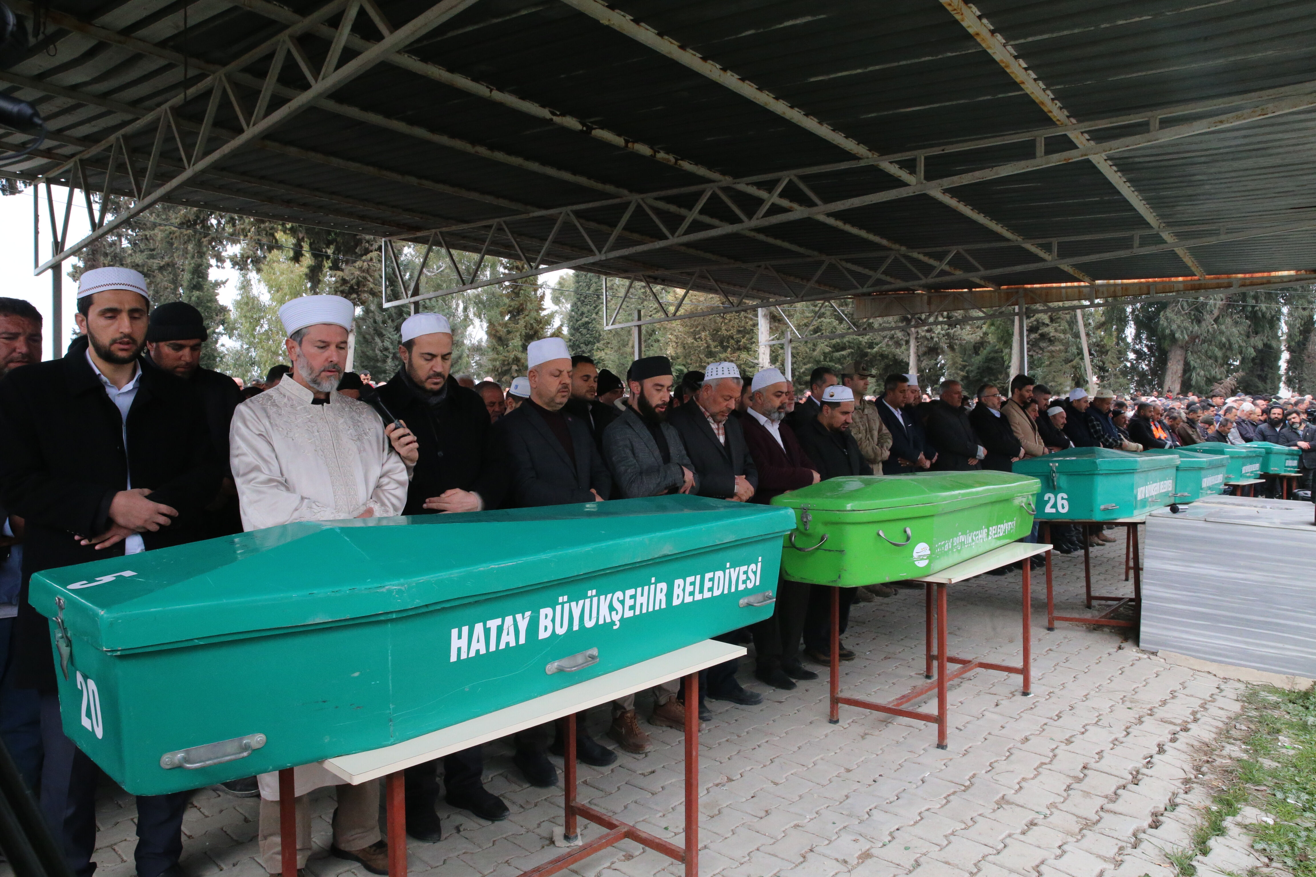 En büyüklerinin yaşı 24... Hatay'daki feci kazada hayatını kaybeden 6 kişi defnedildi En büyüklerinin yaşı 24... Hatay'daki feci kazada hayatını kaybeden 6 kişi defnedildi - 2. Resim