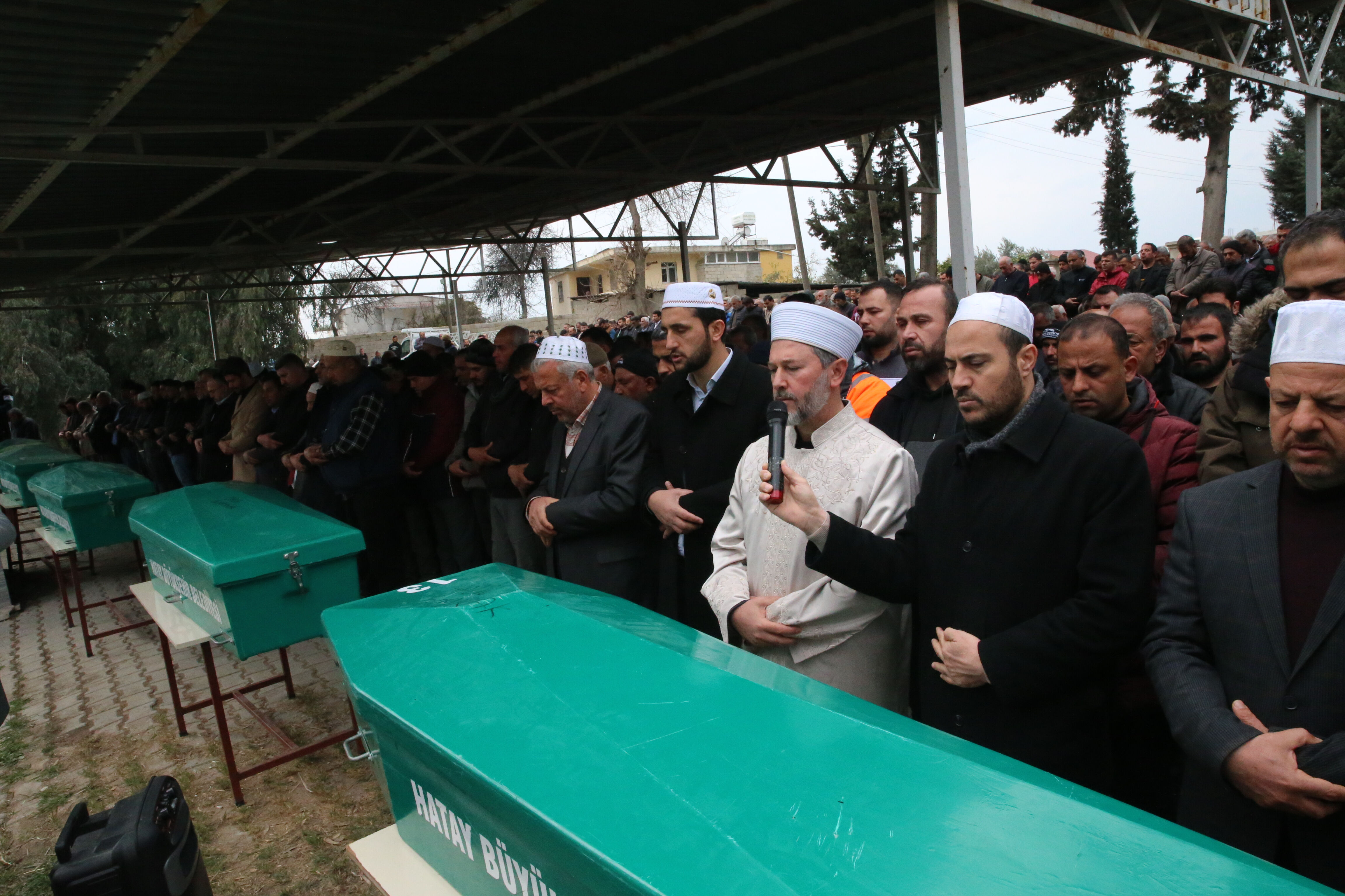 En büyüklerinin yaşı 24... Hatay'daki feci kazada hayatını kaybeden 6 kişi defnedildi En büyüklerinin yaşı 24... Hatay'daki feci kazada hayatını kaybeden 6 kişi defnedildi - 3. Resim