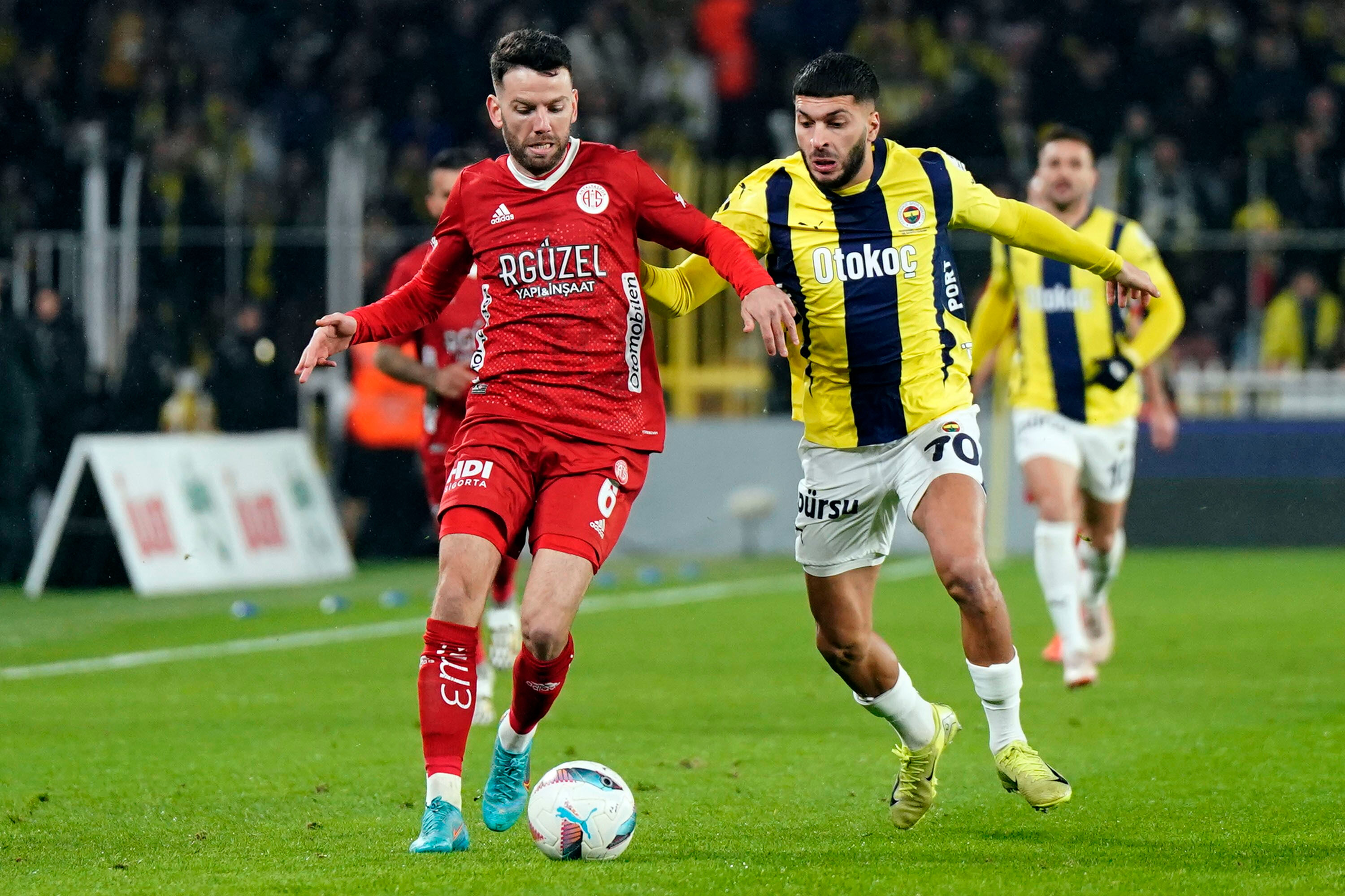 Fener geliyor Fener! Galatasaray takıldı, Fenerbahçe, Antalya'yı dağıttı Canlı Anlatım | Fenerbahçe - Antalyaspor - 1. Resim