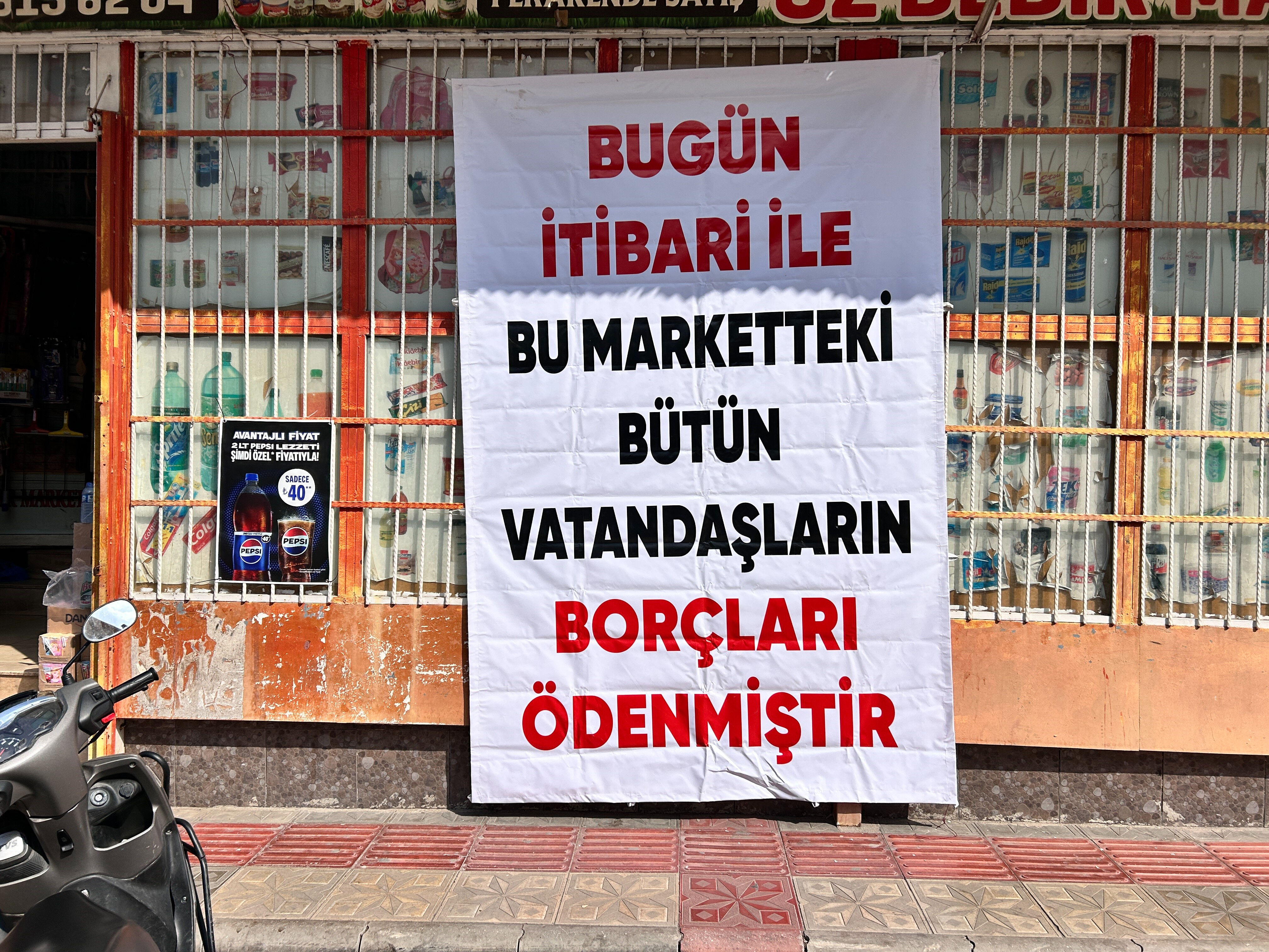 Gizemli hayırsever yüzlerce kişiyi ağlattı: Bir anda geldi, yaptığıyla hayrete düşürdü - 2. Resim