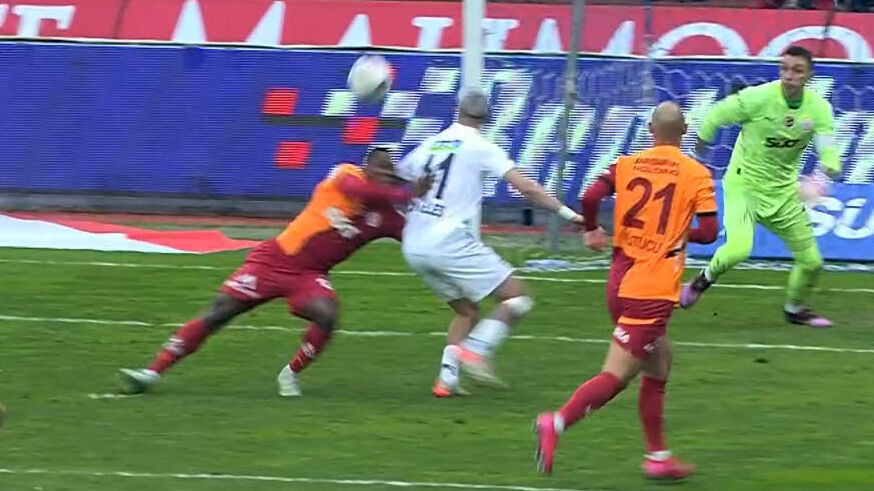 Kasımpaşa’ya VAR'dan penaltı! Skor 3-3'e geldi - 1. Resim