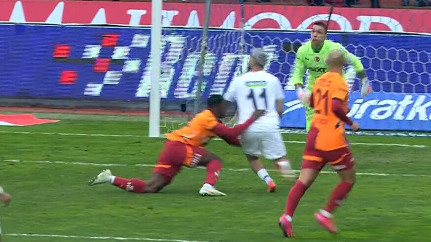 Kasımpaşa’ya VAR'dan penaltı! Skor 3-3'e geldi - 2. Resim