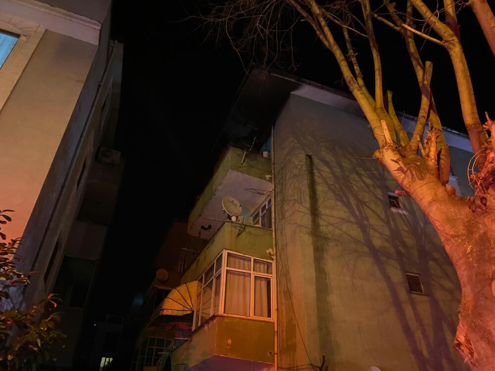 Kocaeli'de sıcak saatler! Sahura kalkan aile fark etti, bütün bina tahliye edildi Kocaeli'de sıcak saatler! Sahura kalkan aile fark etti, bütün bina tahliye edildi - 1. Resim