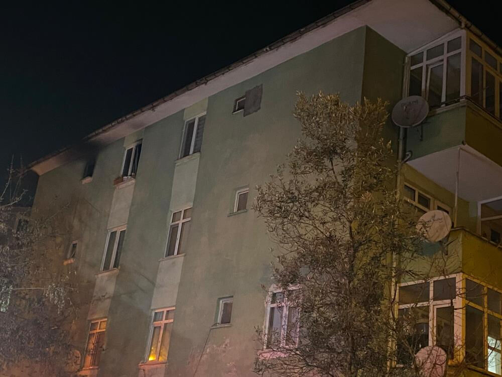 Kocaeli'de sıcak saatler! Sahura kalkan aile fark etti, bütün bina tahliye edildi Kocaeli'de sıcak saatler! Sahura kalkan aile fark etti, bütün bina tahliye edildi - 2. Resim