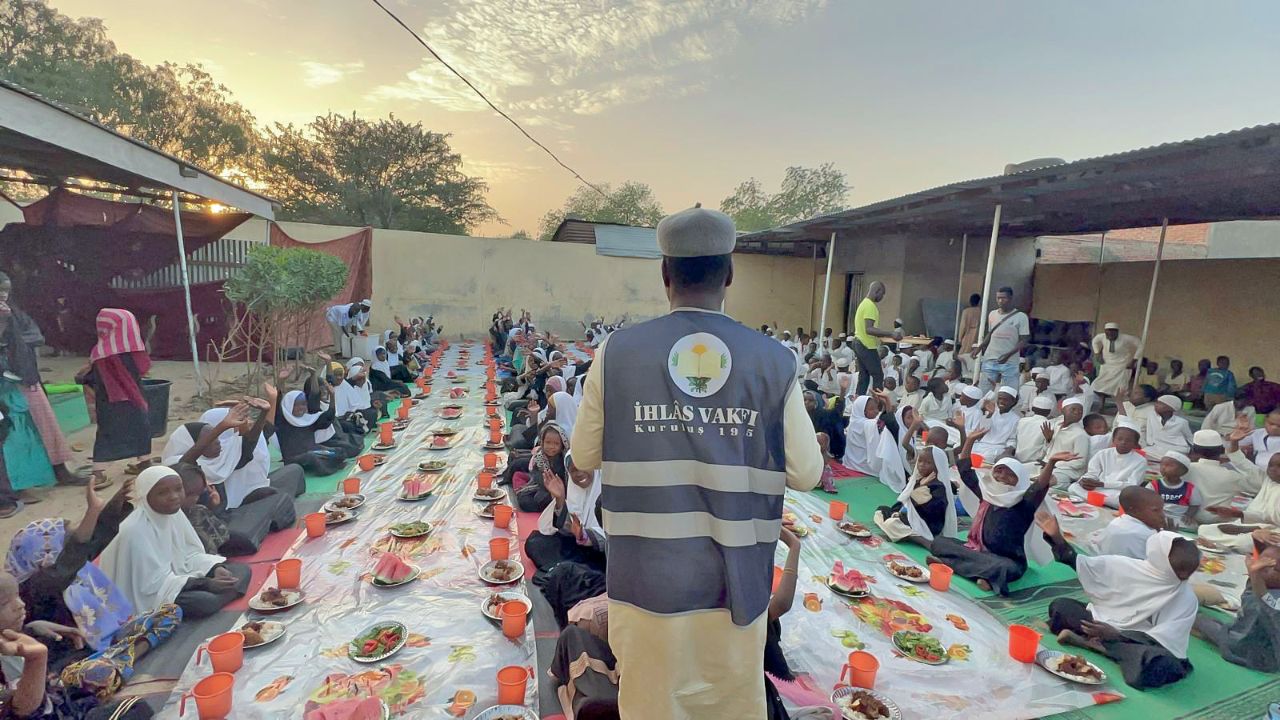 Oruçluya yemek yedirmenin fazileti nedir? Ramazanda iftar vermek ve iftar verdirmenin fazileti Oruçluya yemek yedirmenin fazileti nedir? Ramazanda iftar vermek ve iftar verdirmenin fazileti - 3. Resim