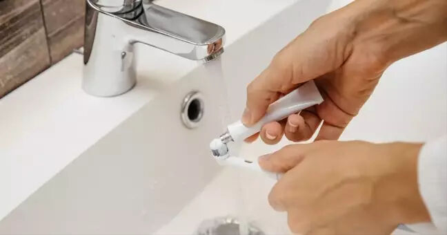 Oruçluyken diş fırçalamak, macunla diş fırçalamak orucu bozar mı? Misvakla diş fırçalamak, misvak faydaları ve kullanım şekli - 2. Resim