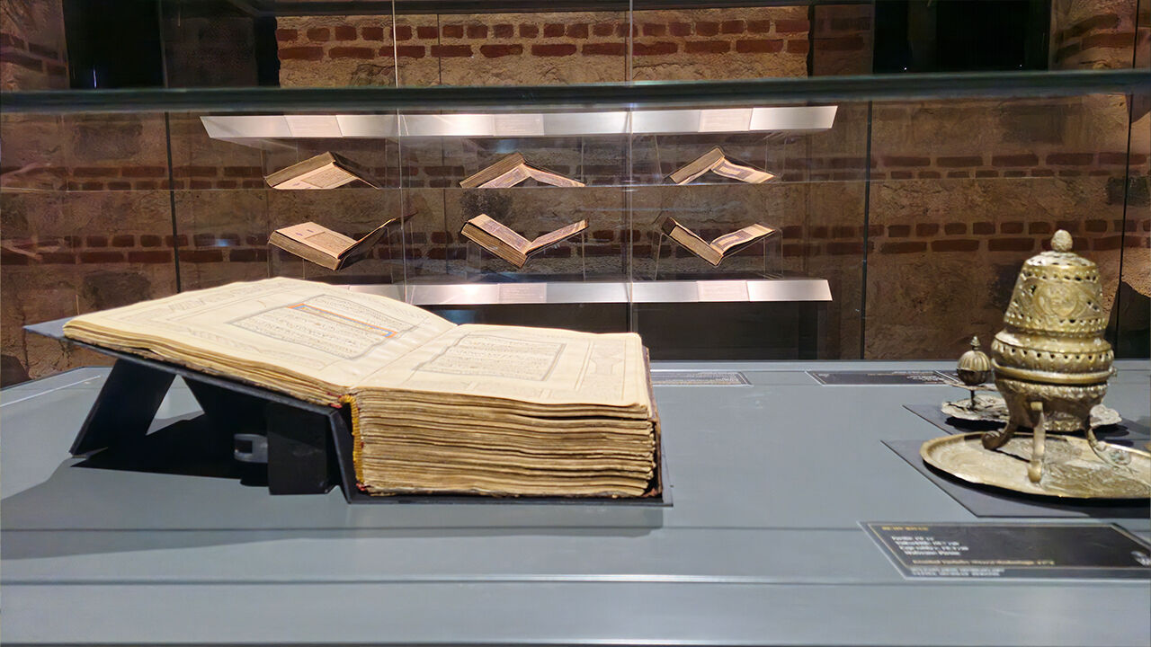 Padişahların ihtişamlı Mushafları! Bin senelik eserler ilk defa sergileniyor - 1. Resim