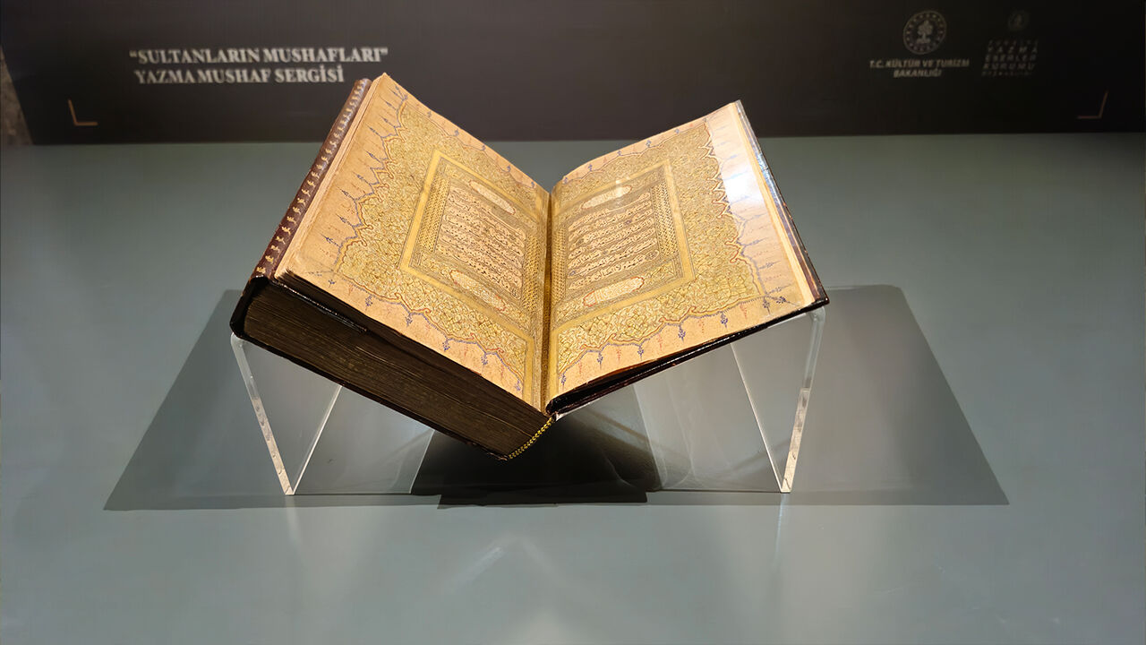 Padişahların ihtişamlı Mushafları! Bin senelik eserler ilk defa sergileniyor - 2. Resim