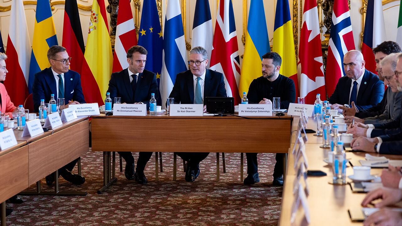 Ukrayna barışı için toplandılar! Liderler zirvesinde tarihi anlar: Koalisyon kurulacağı açıklandı, AB silahlanacak Ukrayna barışı için toplandılar! Liderler zirvesinde tarihi anlar: Koalisyon kurulacağı açıklandı, AB silahlanacak - 2. Resim