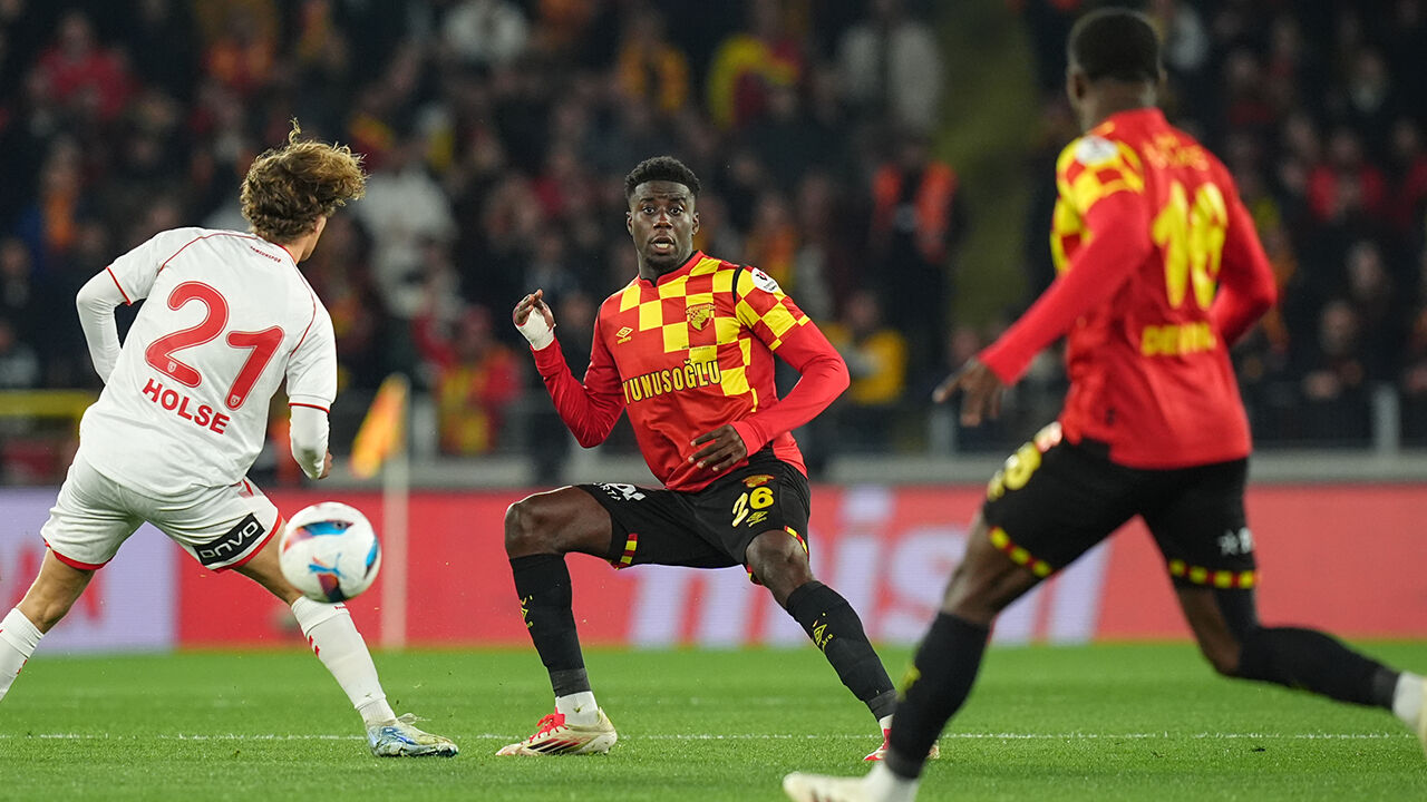 4 gol var kazanan yok! İzmir'de gol düellosunda kazanan çıkmadı Canlı Anlatım | Göztepe - Samsunspor - 1. Resim