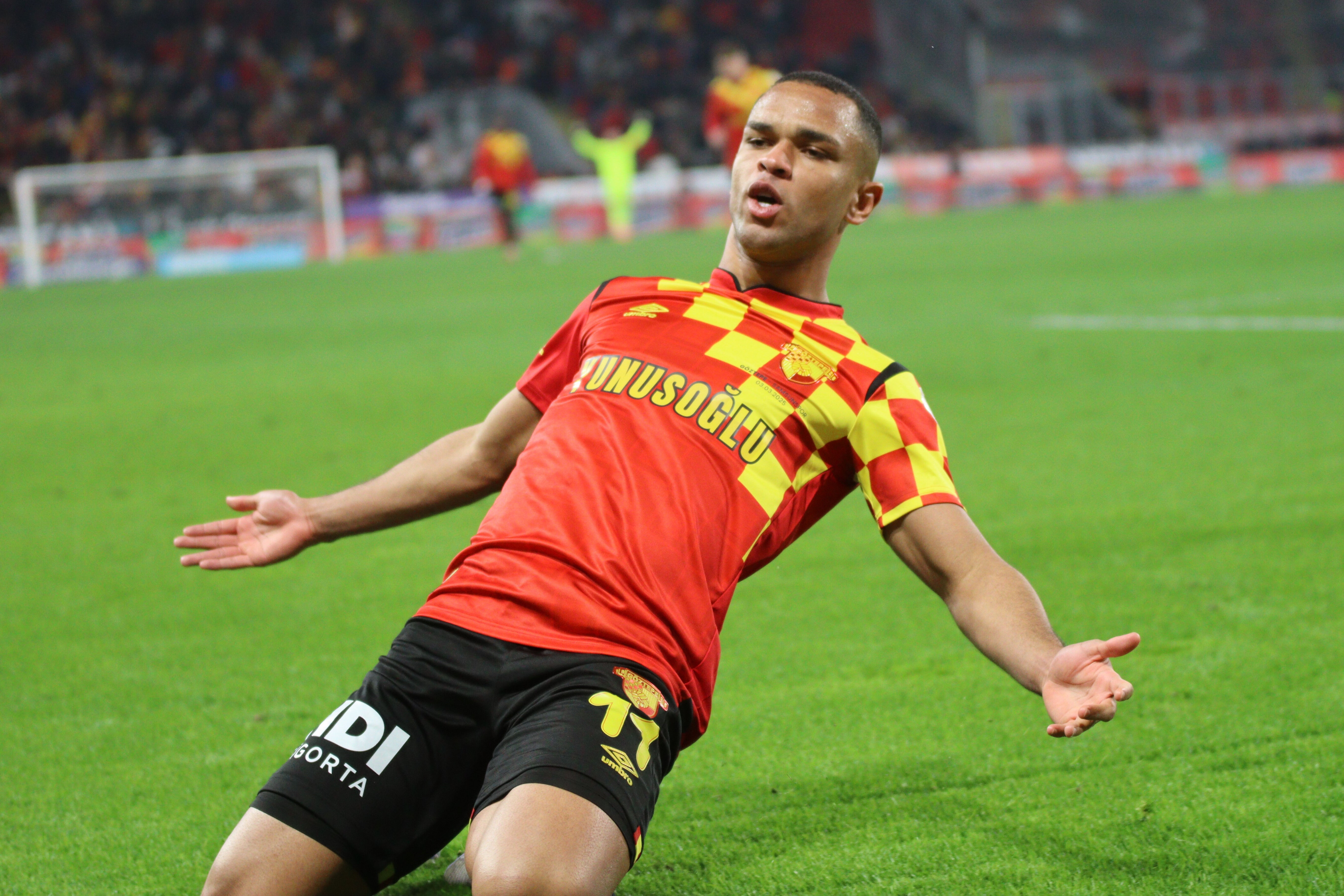 4 gol var kazanan yok! İzmir'de gol düellosunda kazanan çıkmadı 4 gol var kazanan yok! İzmir'de gol düellosunda kazanan çıkmadı - 7. Resim