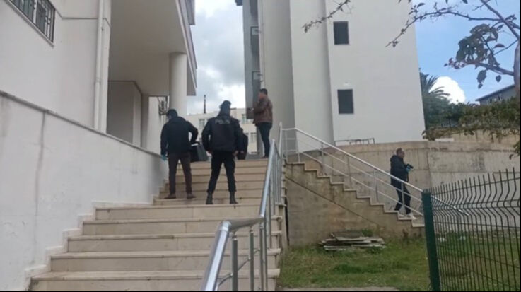 Alanya'da feci olay! Pencereye çıkan kadın 4. kattan düştü Alanya'da feci olay! Pencereye çıkan kadın 4. kattan düştü - 1. Resim