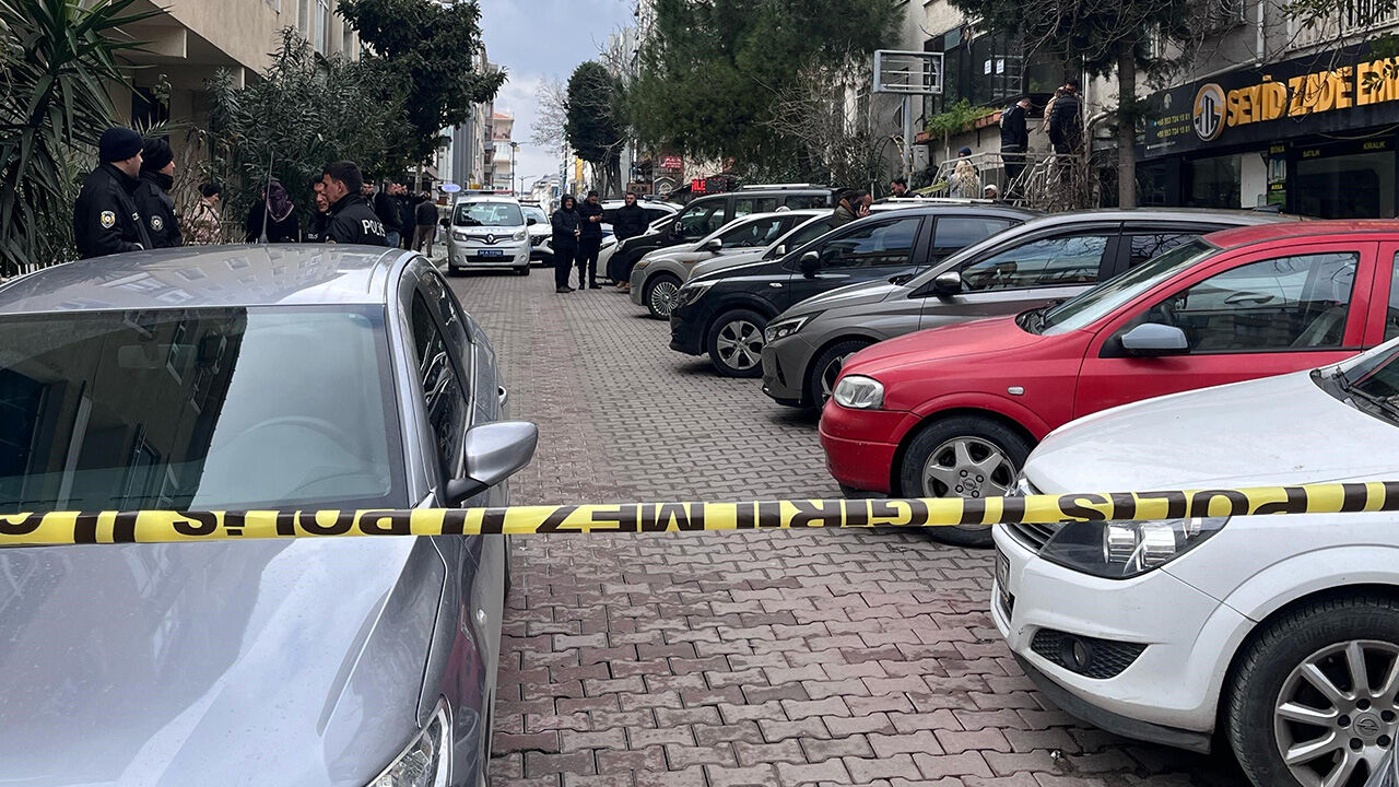 Avcılar'da kan donduran olay! Cinnet getiren adam eşi ve 3 çocuğunu öldürüp intihar etti - 1. Resim