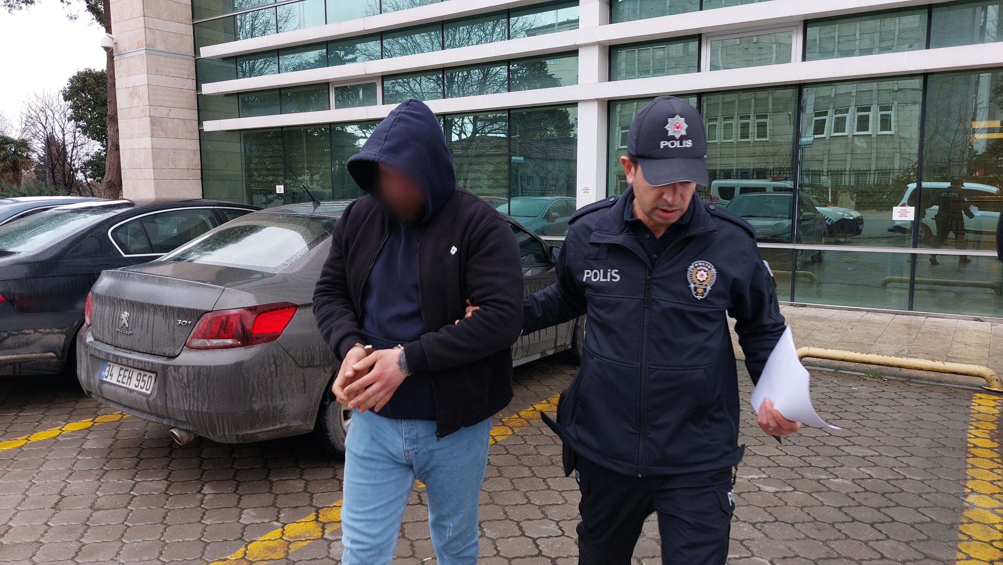 Cadde ortasında dehşet anları! Yol verme tartışmasında mermi yağdırdı - 1. Resim