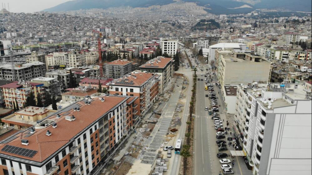 Çalışmalarda sona gelindi! Depremin yıktığı şehrin en işlek caddesi yeni çehresine kavuşuyor - 1. Resim