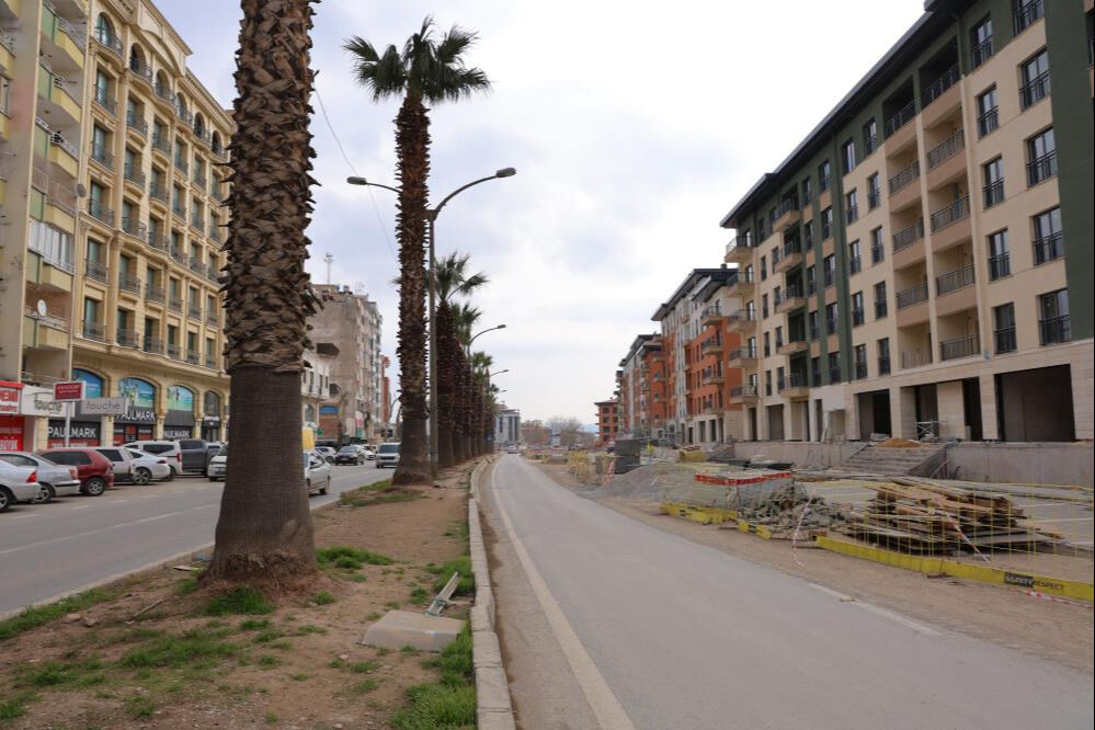 Çalışmalarda sona gelindi! Depremin yıktığı şehrin en işlek caddesi yeni çehresine kavuşuyor - 2. Resim