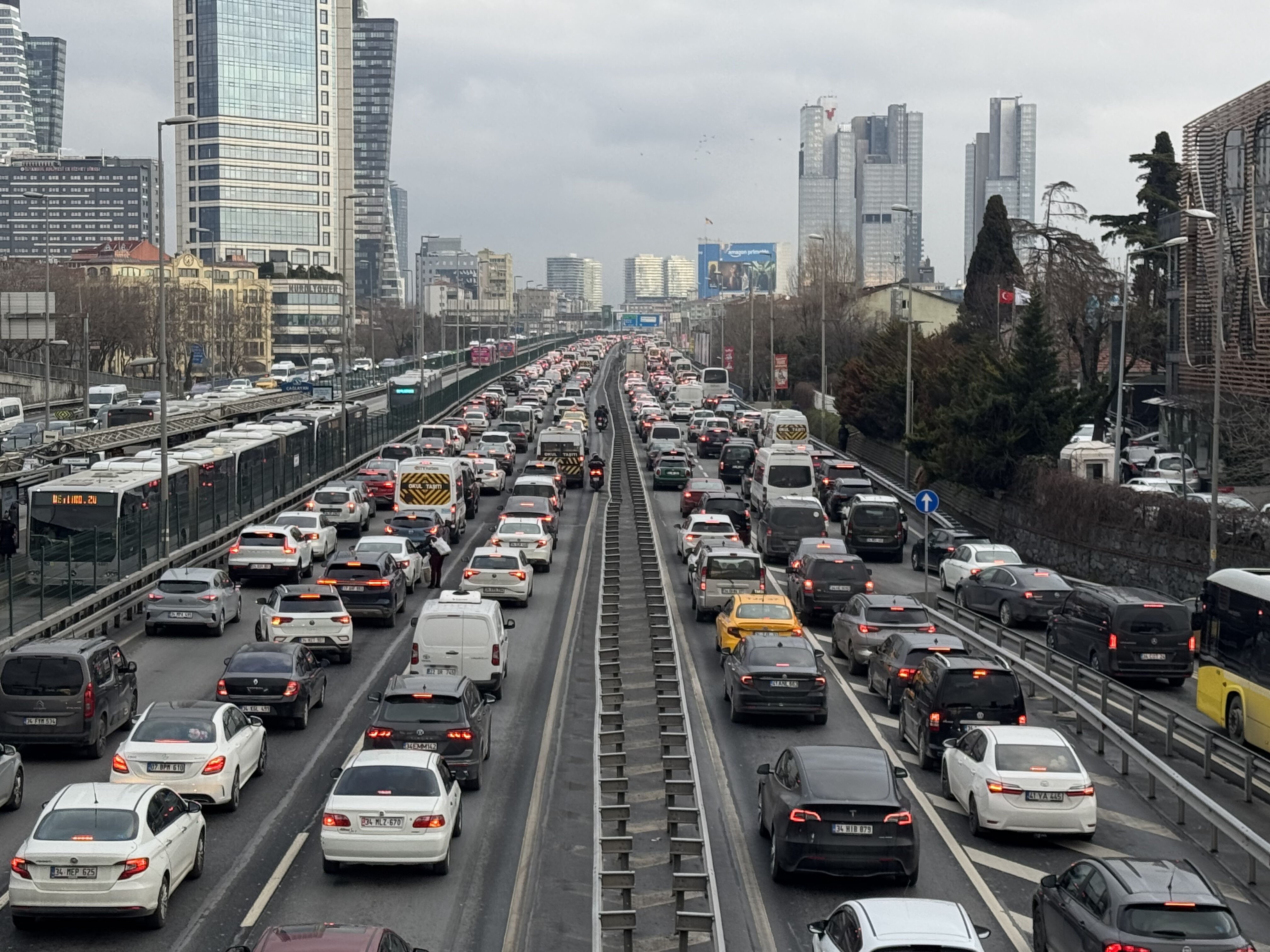 İftar saati yaklaşırken trafikte yoğunluk! Yüzde 80'e kadar çıktı - 2. Resim