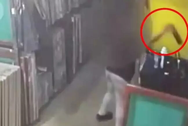 İş yerinde kıskançlık krizi! Terfi alan arkadaşını zehirledi İş yerinde kıskançlık krizi! Terfi alan arkadaşını zehirledi - 2. Resim