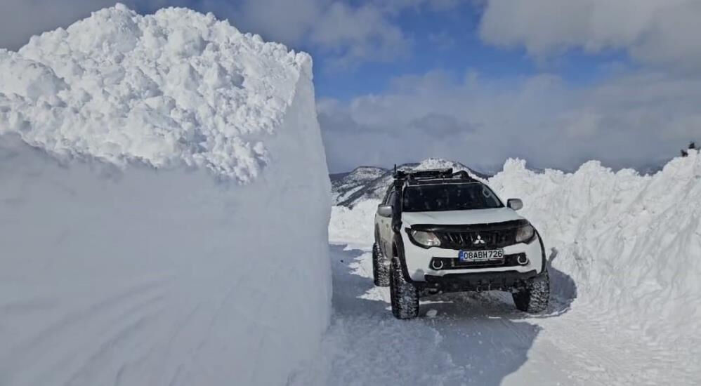 Kar kalınlığı 3 metreyi aştı, köyün yolu 10 gün sonra açılabildi! Kar kalınlığı 3 metreyi aştı, köyün yolu 10 gün sonra açılabildi! - 2. Resim