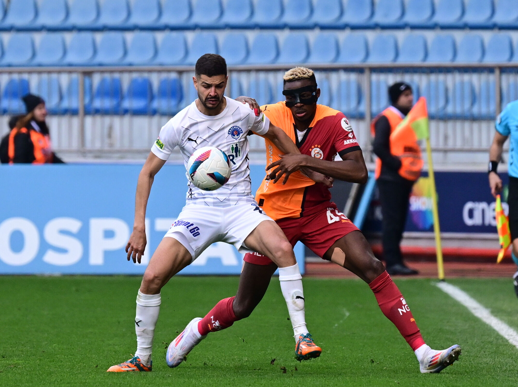 Kasımpaşa - Galatasaray maçında tartışmalı karar! Maçı Polonyalı VAR yönetti - 1. Resim