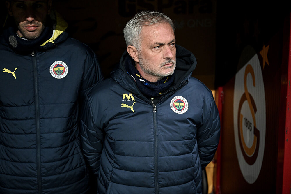 Mourinho’dan 20 yıllık başarı! Kadıköy'ü aslına çeviriyor - 3. Resim