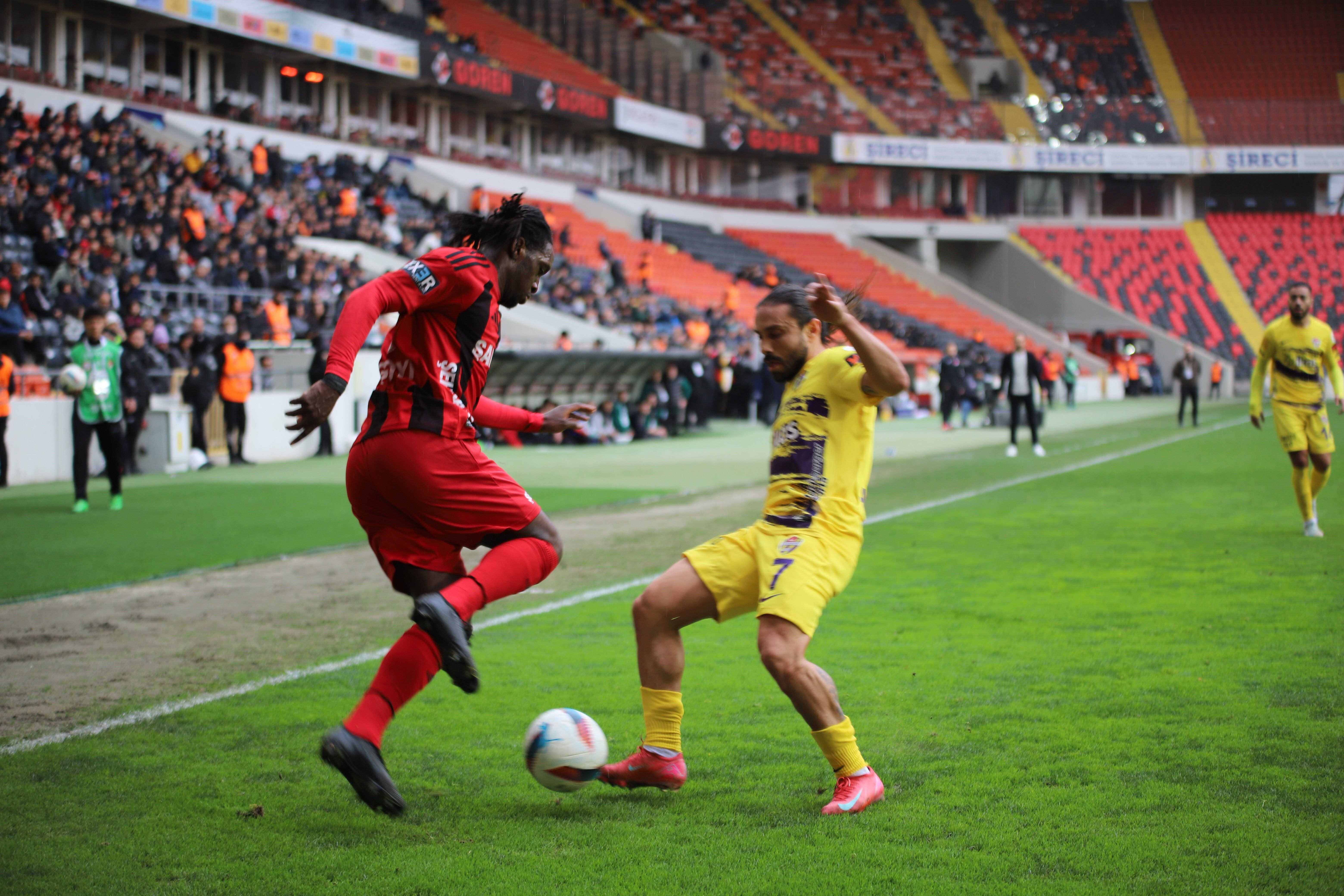 Selçuk İnan'lı Gaziantep FK, Arda Turan'lı Eyüpspor’u devirdi! - 1. Resim