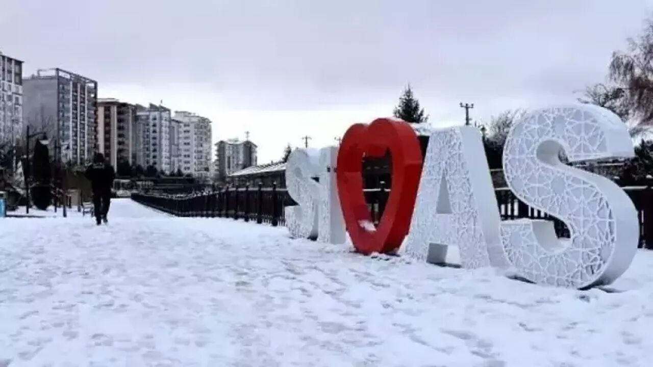 Sivas'ta okullar tatil mi oldu? 3 Mart Pazartesi Sivas Valiliği açıklaması merakla bekleniyor - 2. Resim