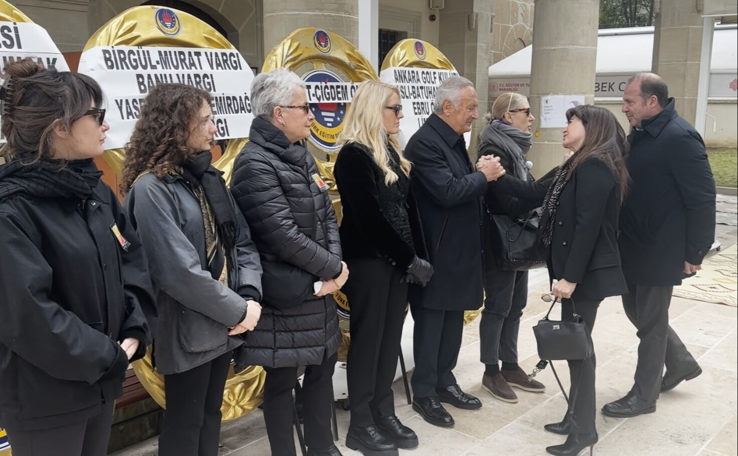 Sosyete bunu konuşuyor: Beyhan Benardete öldü, kardeşleri kavgaya tutuştu! Sebebi hayrete düşürdü Sosyete bunu konuşuyor: Beyhan Benardete öldü, kardeşleri kavgaya tutuştu! Sebebi hayrete düşürdü - 1. Resim