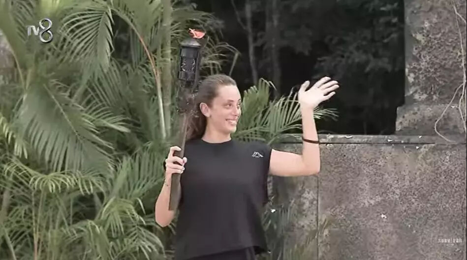 Survivor'da şaşırtan veda! Kimse beklemiyordu: Gözyaşlarına boğuldu - 3. Resim