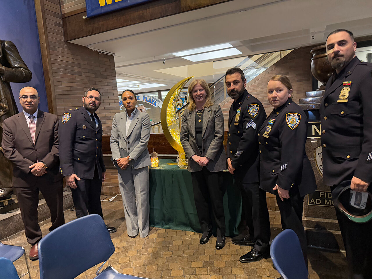 180 yıllık tarihinde bir ilk! New York Polis Teşkilatı "Hilal Yakma Töreni" düzenledi - 6. Resim