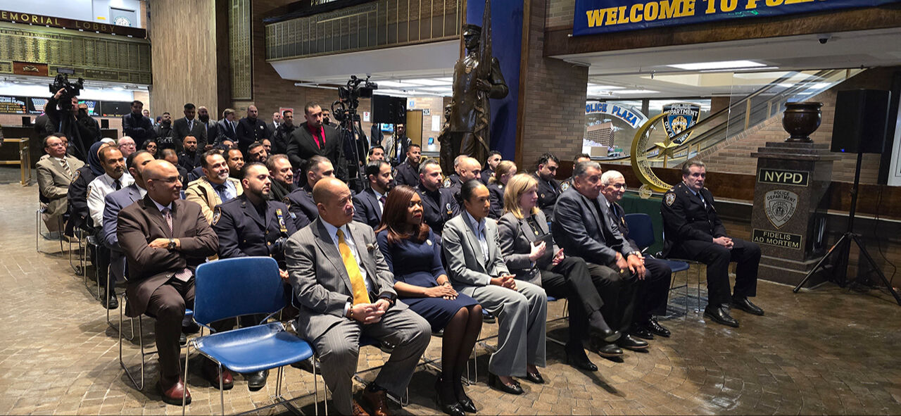 180 yıllık tarihinde bir ilk! New York Polis Teşkilatı "Hilal Yakma Töreni" düzenledi - 7. Resim