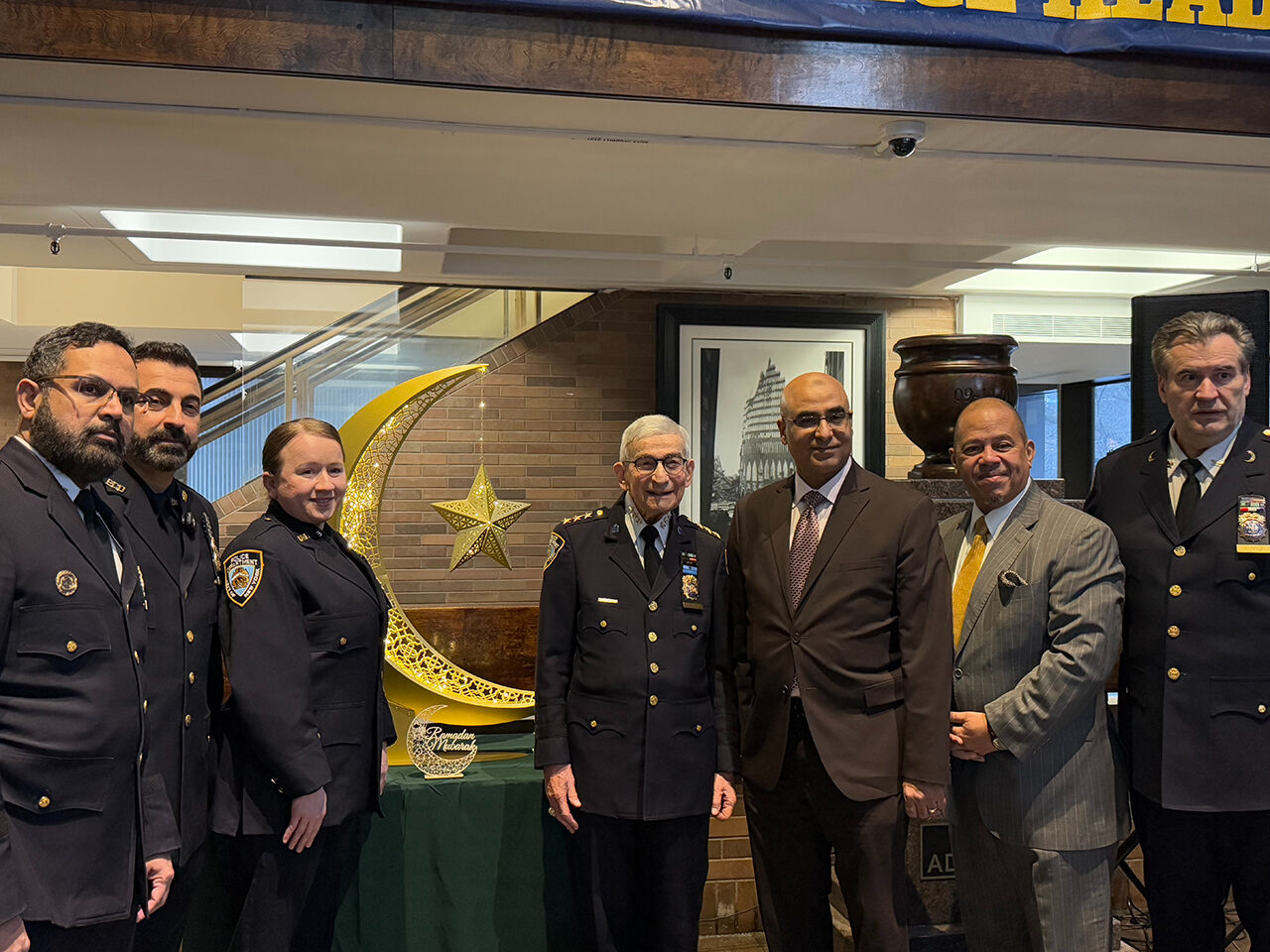 180 yıllık tarihinde bir ilk! New York Polis Teşkilatı "Hilal Yakma Töreni" düzenledi - 10. Resim