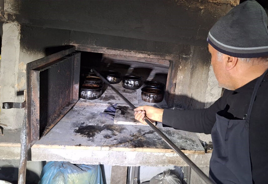 Bu keşkek başka! Yılda bir ay kurulan &ouml;zel fırınlarda pişiyor, davulla haber veriliyor - 3. Resim