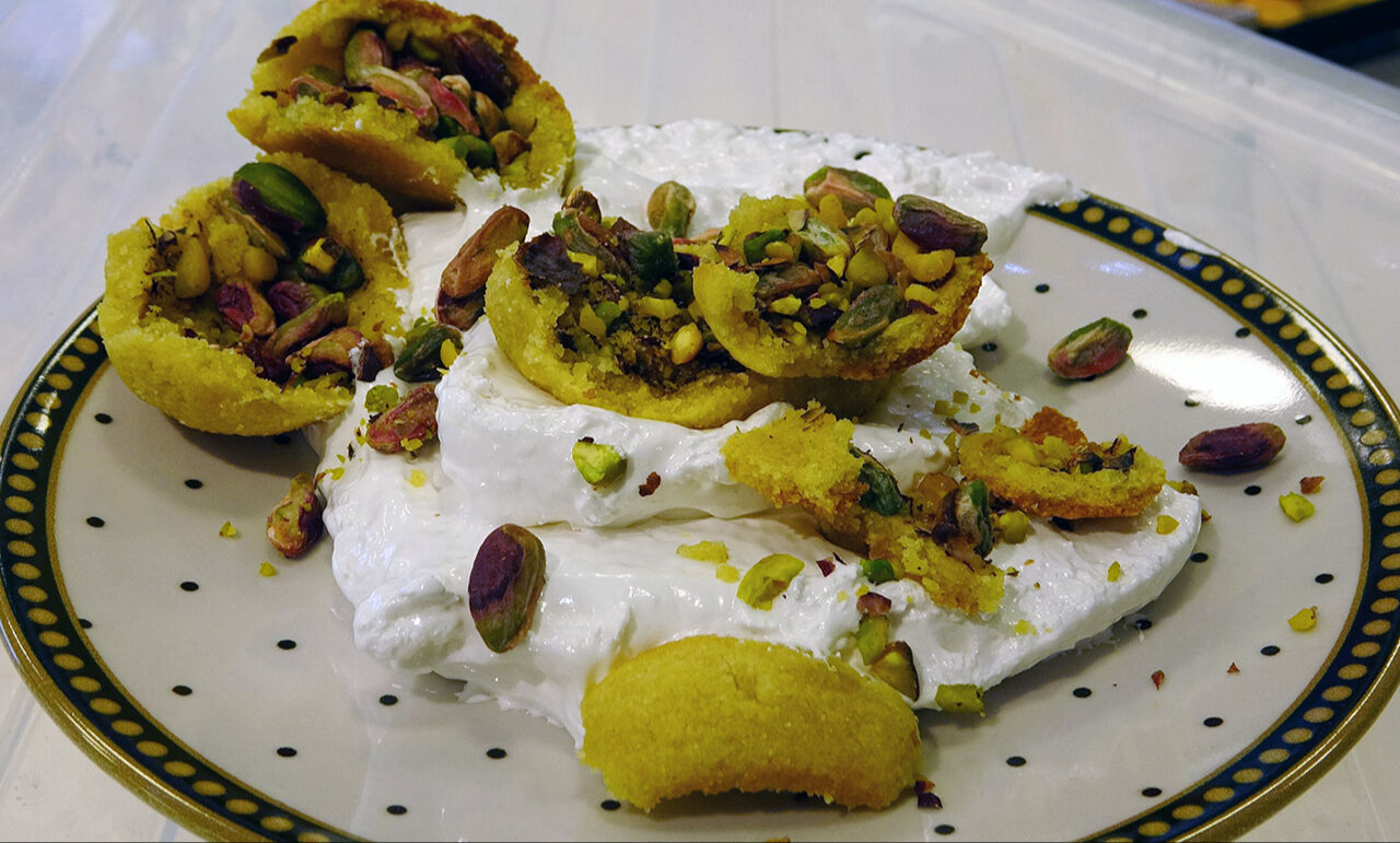 Fiyatı dudak uçuklatsa da vazgeçilmiyor! Ramazan ayının en sevilen tatlısına ilgi arttı - 2. Resim