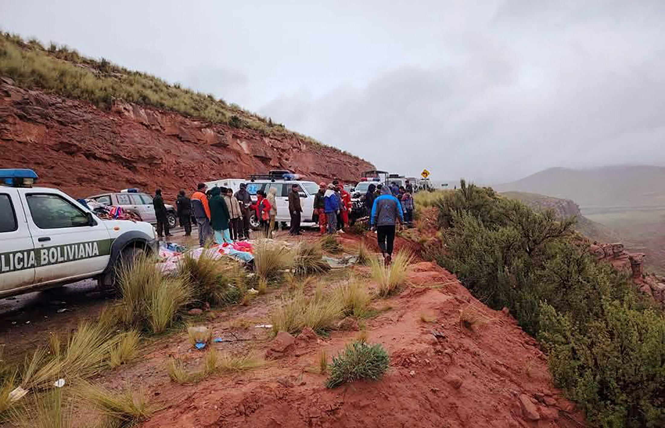 Karnaval yolunda kaza! Otobüsle minibüs çarpıştı: Çok sayıda ölü ve yaralı var - 1. Resim